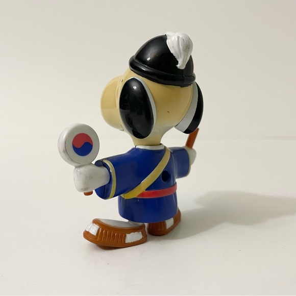 Snoopy World Tour Korea Figure Toy - Picture 5 of 13